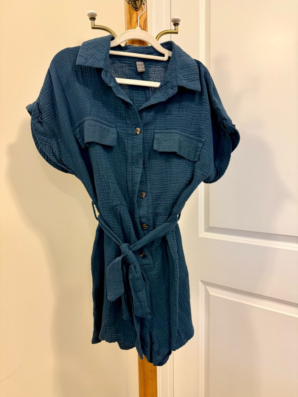 🍓SHEIN Textured Button-Front Short-Sleeve Romper in denim washed blue